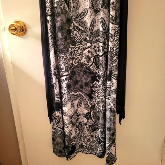 Black and White Dress - Picture 8 of 13